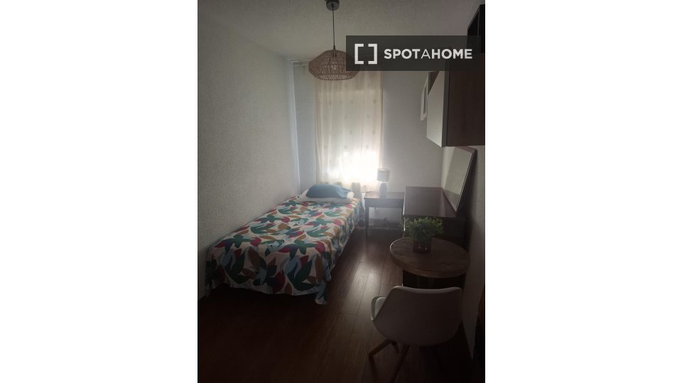 Double room Madrid, 3 beds — photo 1