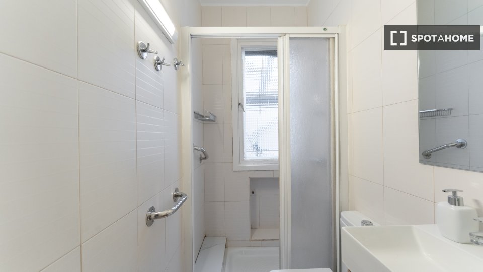 Double room Madrid, 6 beds — photo 19