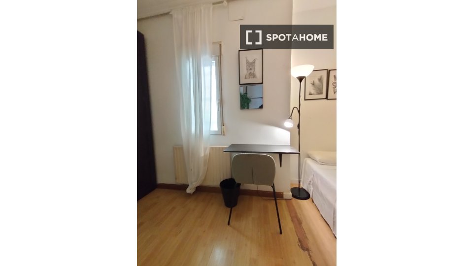 Double room Madrid, 7 beds, 90m² — photo 21