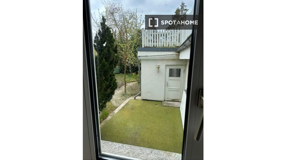 Double room Berlin, 5 beds, 85m² — photo 8