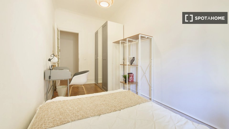 Double room Lisbon, 9 beds — photo 13