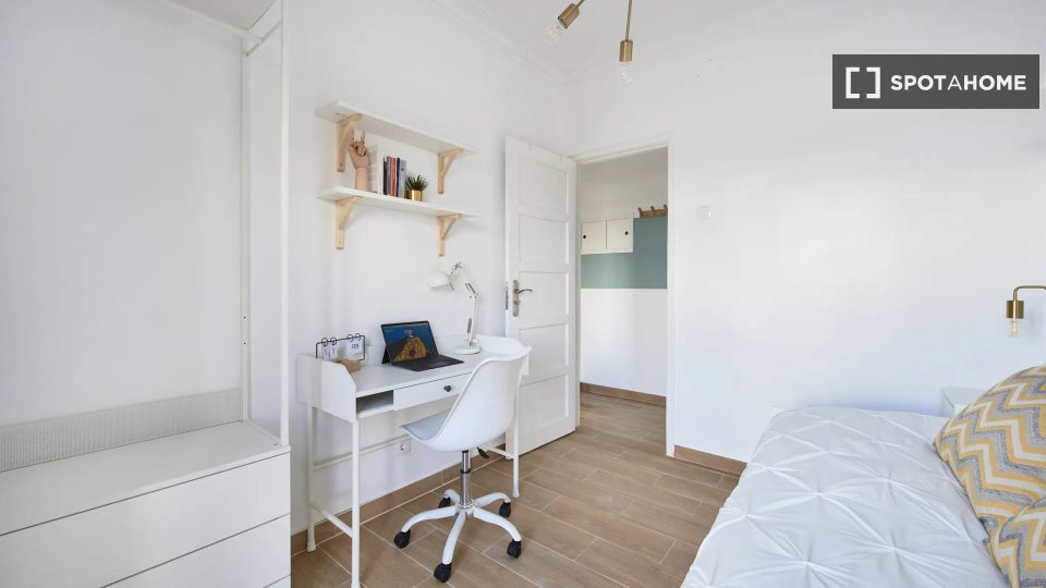 Double room Lisbon, 4 beds — photo 13