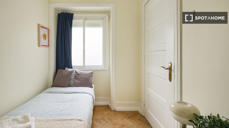 Double room Lisbon, 10 beds — photo 43