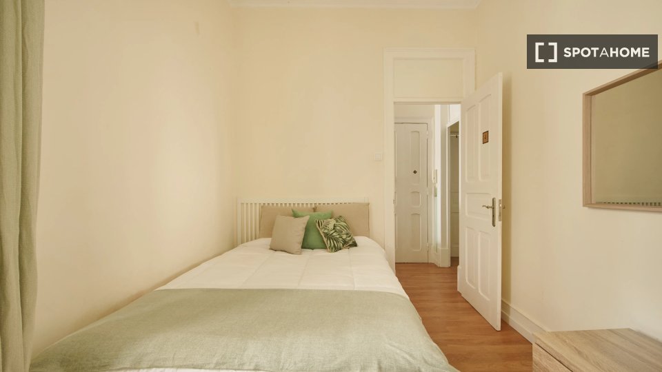 Double room Lisbon, 6 beds — photo 3