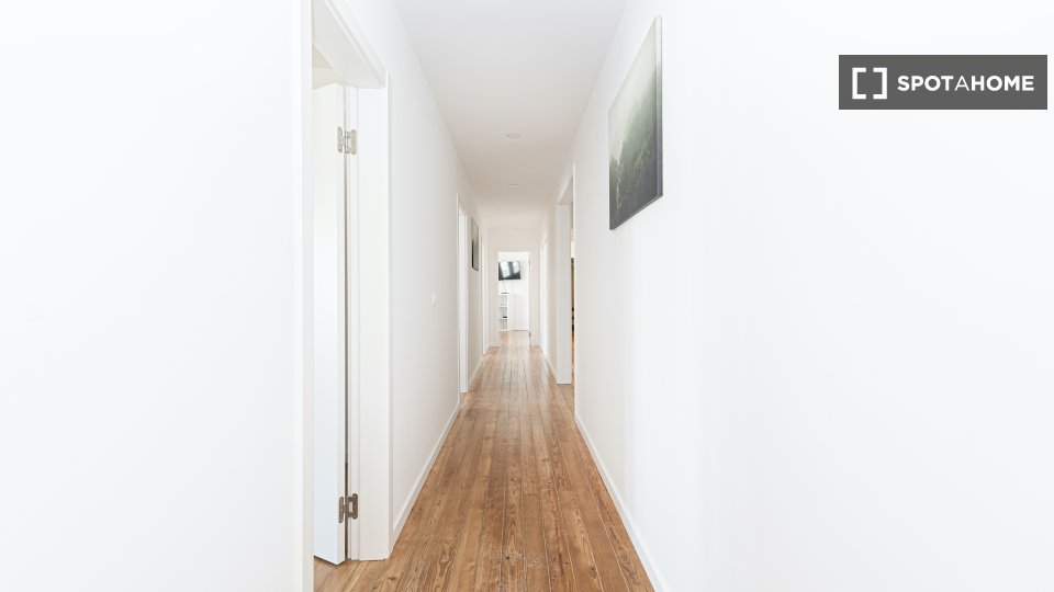 Double room Lisbon, 6 beds — photo 15