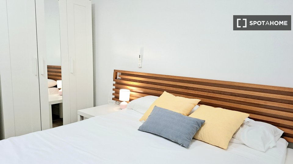 Double room Barcelona, 4 beds, 65m² — photo 48