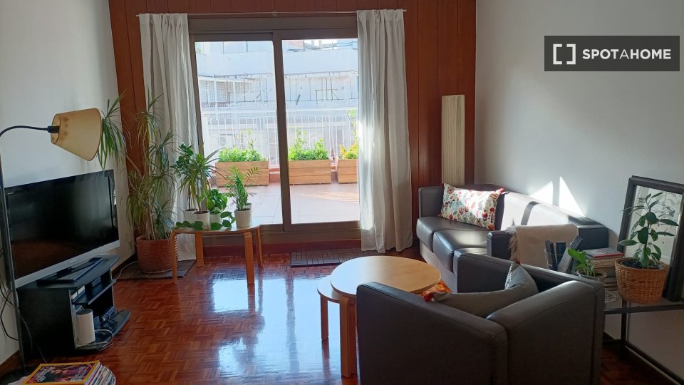 Double room Barcelona, 3 beds, 140m² — photo 4