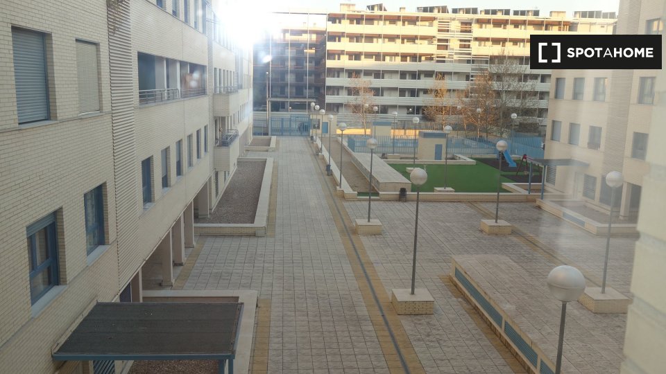 Double room Madrid, 6 beds, 95m² — photo 10