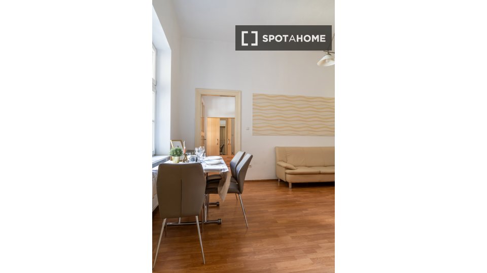 Double room Budapest, 3 beds, 80m² — photo 11