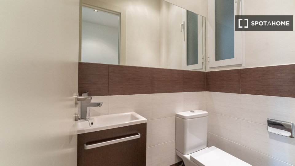 Double room Madrid, 6 beds — photo 11