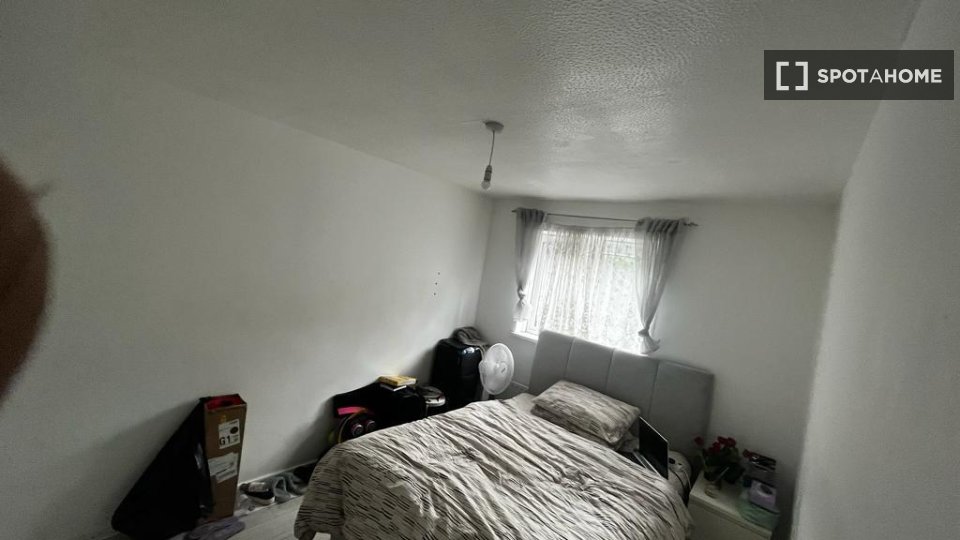 Double room London, 3 beds — photo 4