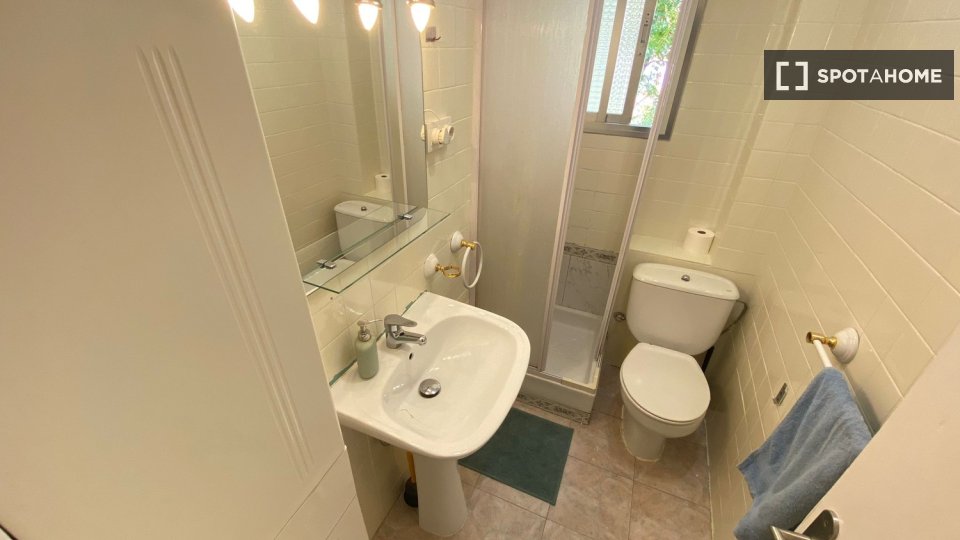 Double room Madrid, 3 beds — photo 5