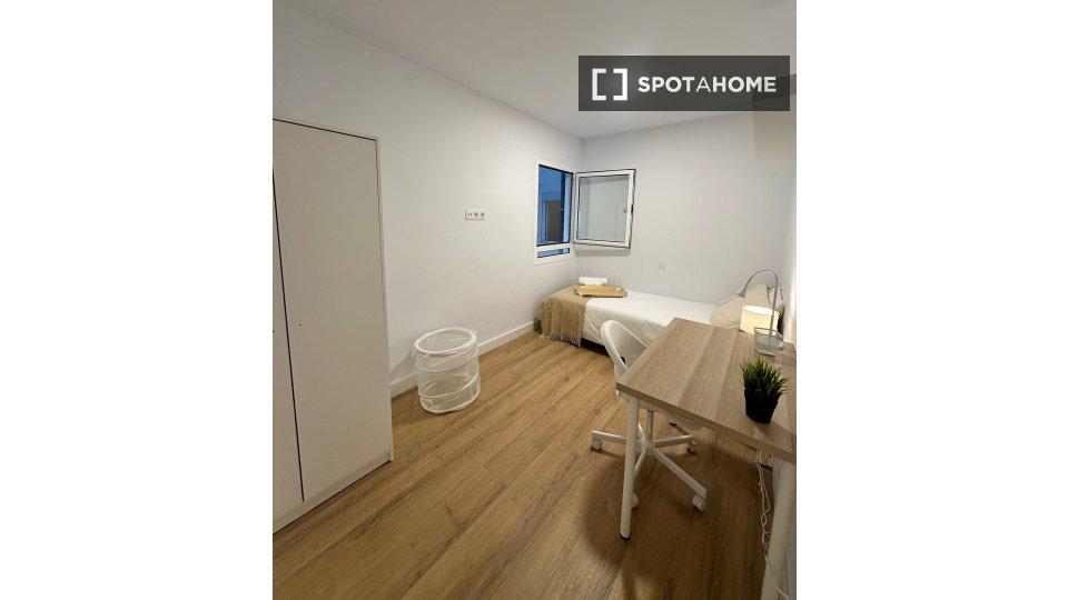 Double room Las_Palmas_De_Gran_Canaria, 6 beds — photo 4