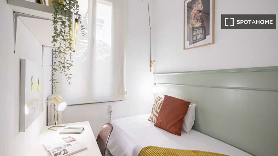 Double room Madrid, 67 beds — photo 12