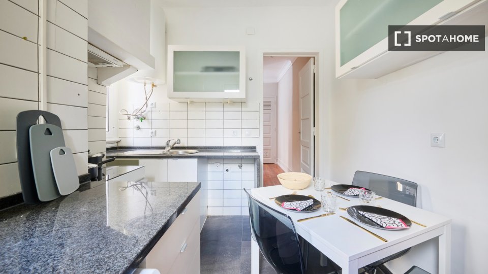 Double room Lisbon, 4 beds — photo 36