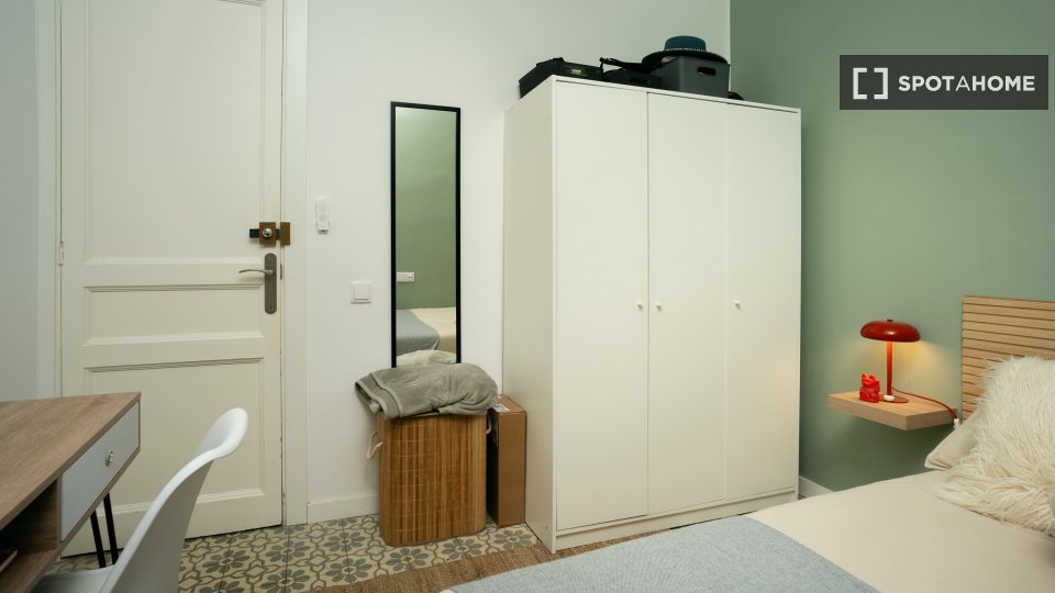 Double room Barcelona, 3 beds, 110m² — photo 16