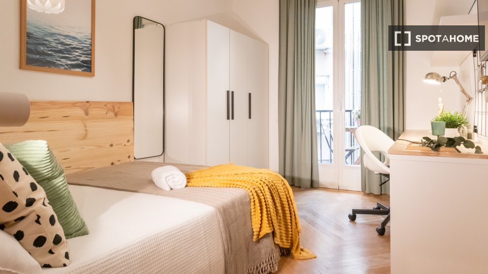 Double room Madrid, 6 beds, 140m² — photo 50