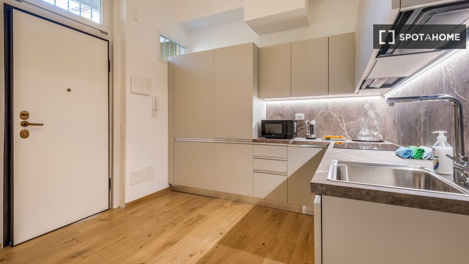 Apartment Milan, 1 bed, 69m² — photo 1