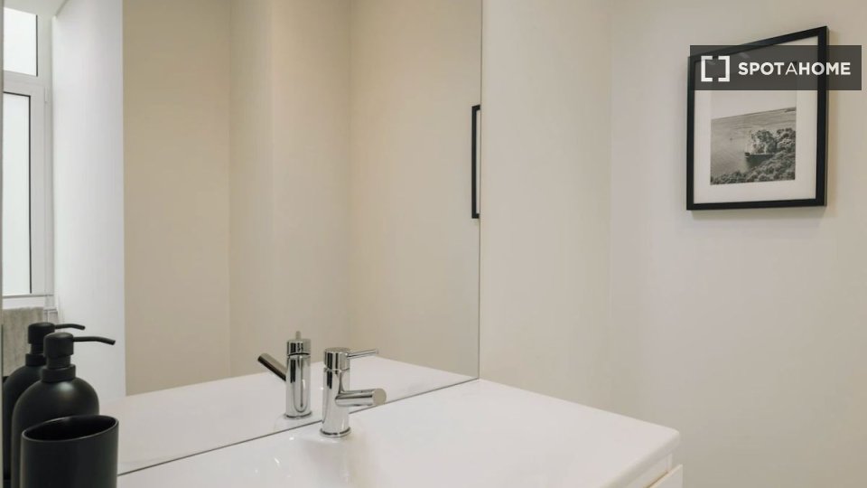 Apartment Lisbon, 3 beds — photo 19
