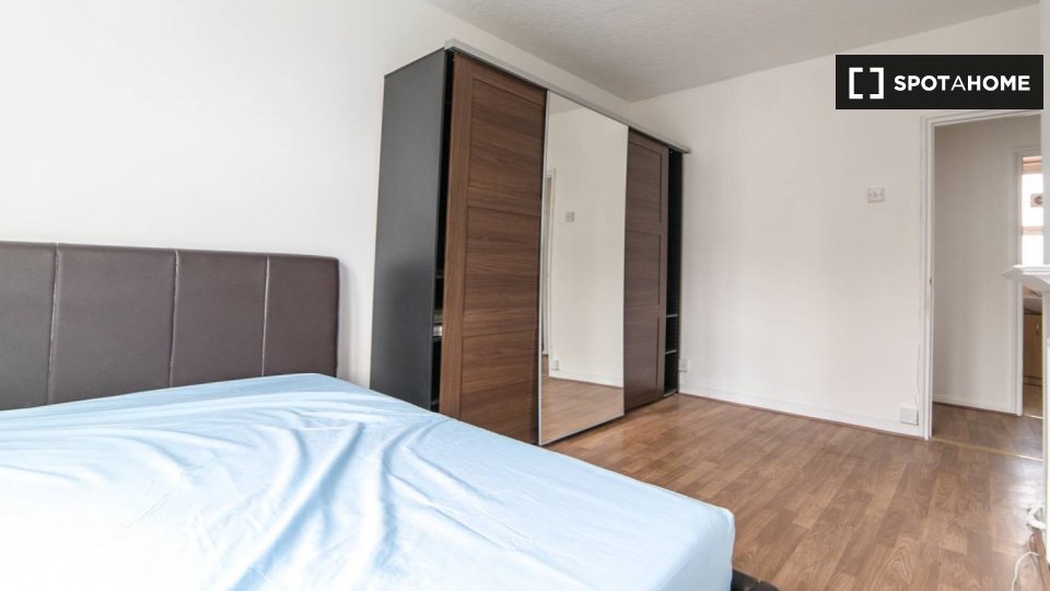 Double room London, 3 beds — photo 14