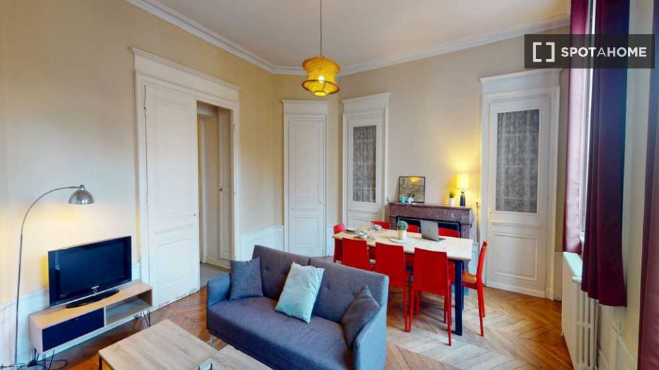 Double room Lyon, 7 beds, 240m² — photo 6
