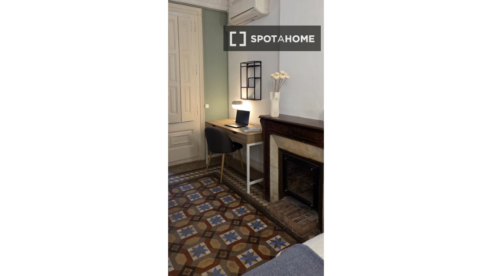 Double room Barcelona, 10 beds, 210m² — photo 11