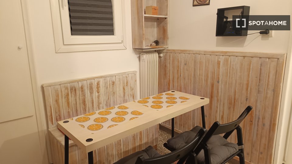 Double room Athens, 4 beds, 97m² — photo 19