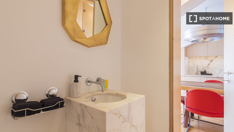 Apartment Lisbon, 4 beds — photo 16