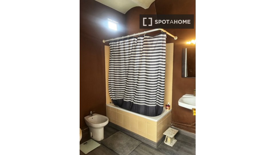 Double room Barcelona, 1 bed, 30m² — photo 1
