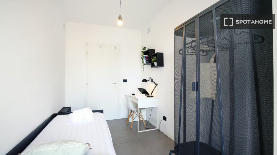 Double room Milan, 5 beds — photo 20