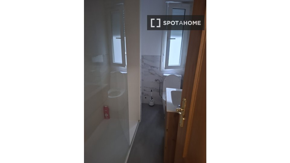 Double room Madrid, 1 bed, 100m² — photo 5