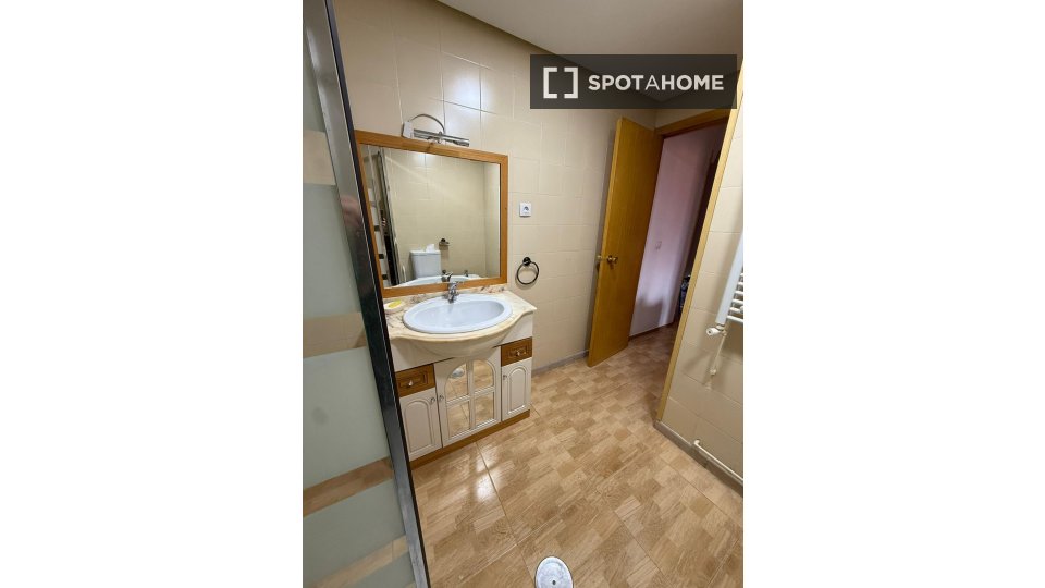Double room Madrid, 5 beds — photo 19