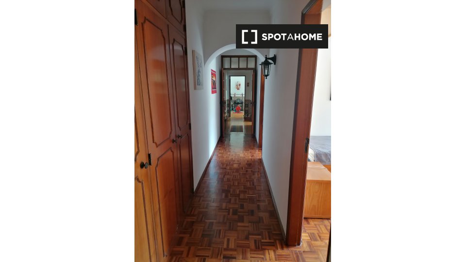 Double room Lisbon, 3 beds, 120m² — photo 15