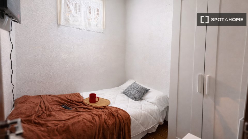 Double room Madrid, 4 beds, 75m² — photo 6