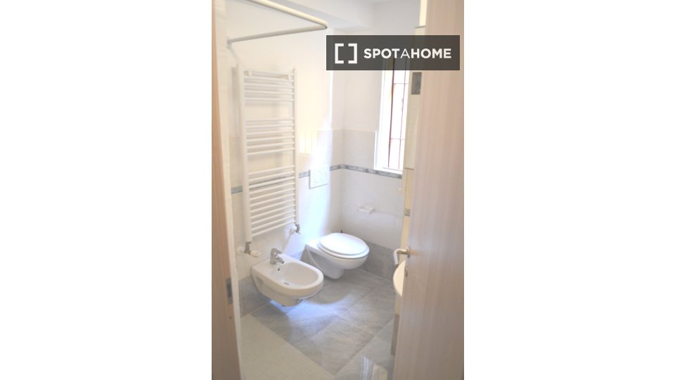 Double room Milan, 3 beds, 80m² — photo 16