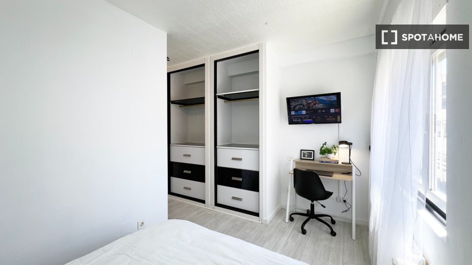 Double room Madrid, 5 beds — photo 9