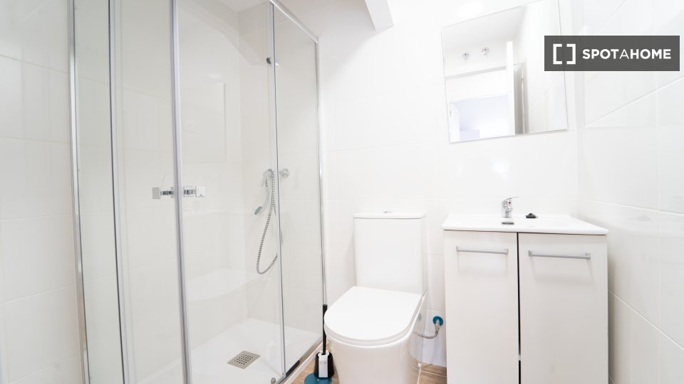 Double room Madrid, 5 beds — photo 4