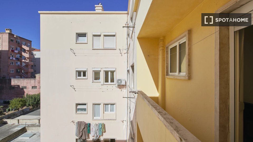 Double room Lisbon, 6 beds — photo 13