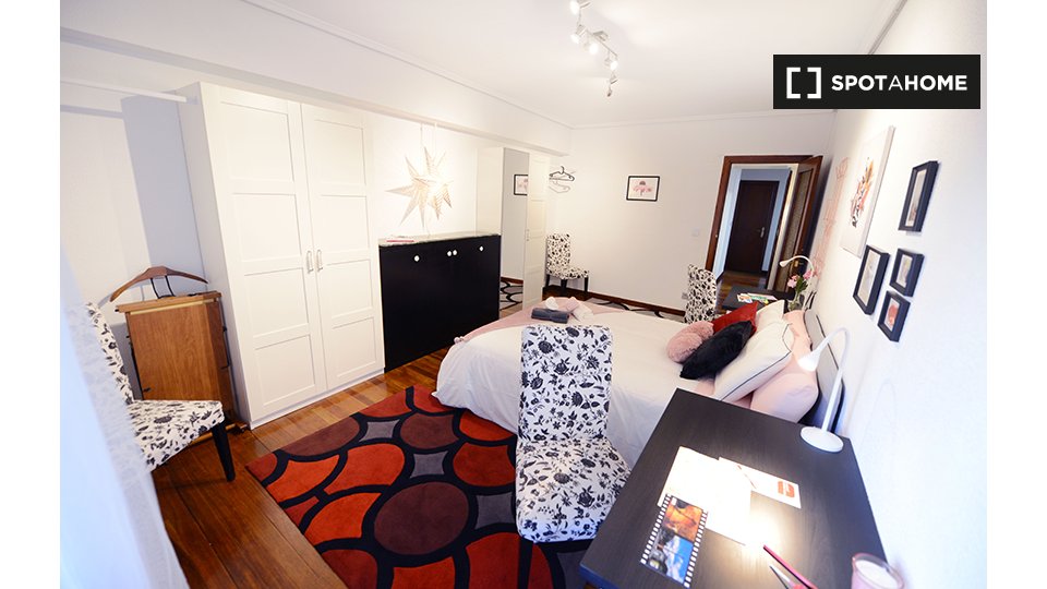 Double room Bilbao, 3 beds — photo 4