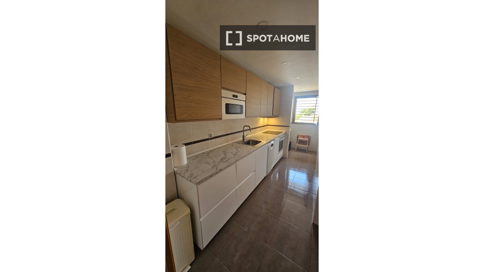 Double room Malaga, 3 beds, 80m² — photo 3
