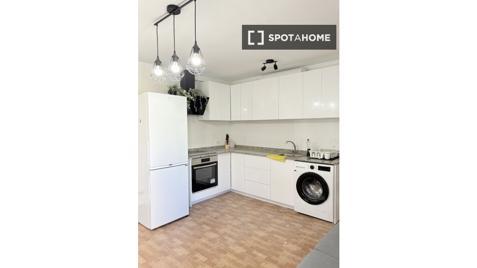 Double room Valencia, 3 beds, 110m² — photo 3