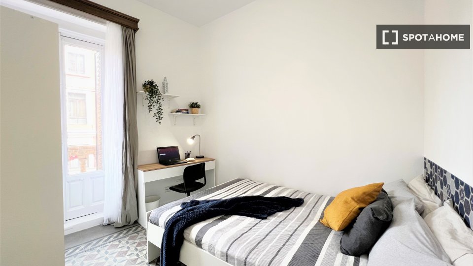 Double room Madrid, 6 beds, 100m² — photo 12