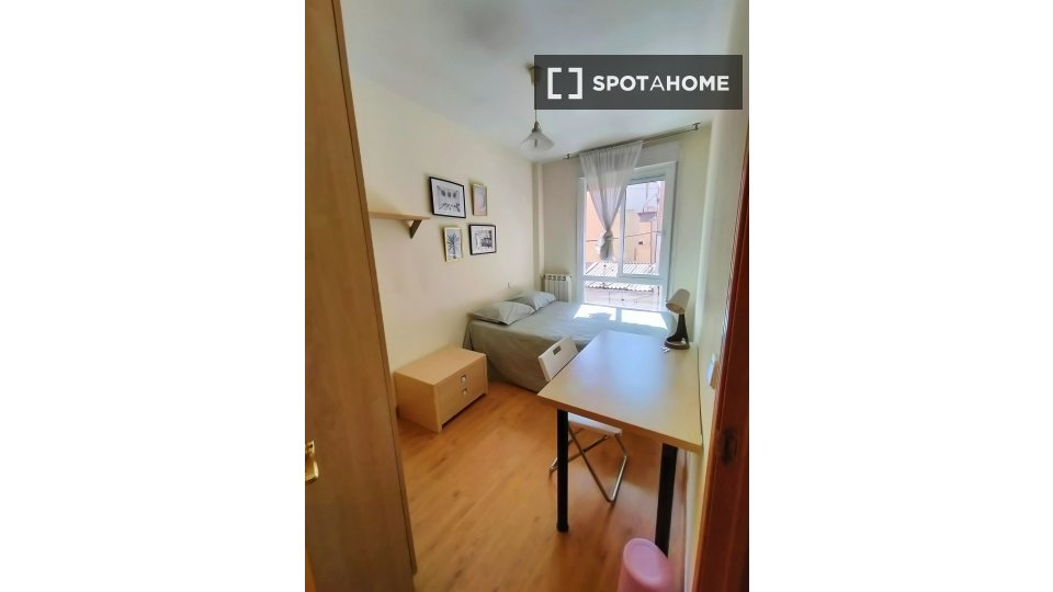 Double room Madrid, 8 beds, 180m² — photo 8