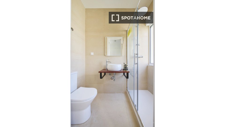 Double room Lisbon, 6 beds — photo 15
