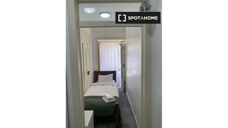 Double room Lisbon, 6 beds — photo 11