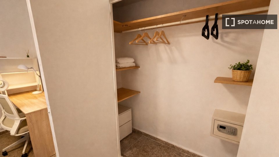Double room Valencia, 4 beds — photo 19