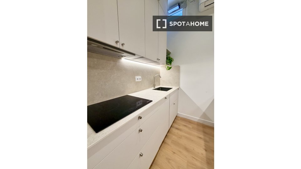 Apartment Madrid, 1 bed, 39m² — photo 2