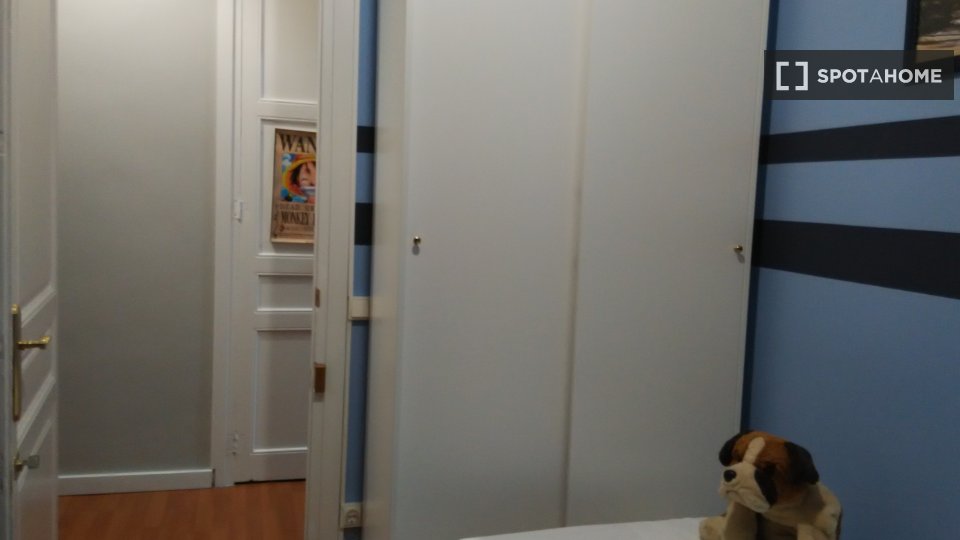 Habitación en piso compartido de 5 habitaciones en Sant Andreu