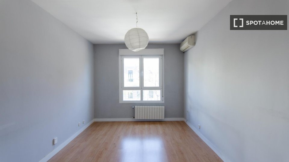 Double room Madrid, 6 beds — photo 3