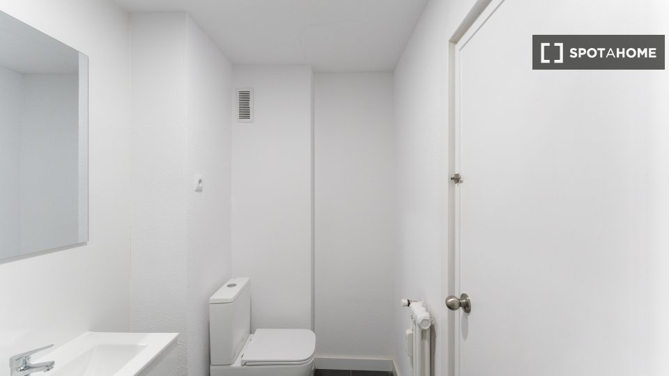 Double room Madrid, 6 beds — photo 13